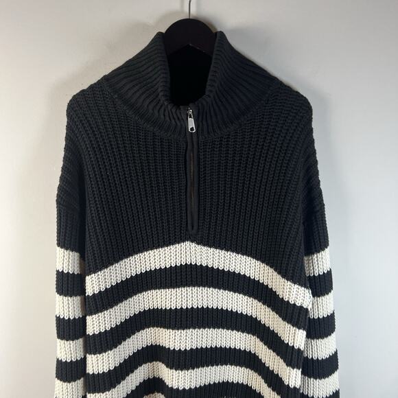 ICHA Sweater Women’s M Black White Stripe Chunky Oversized NWT - Picture 2 of 12